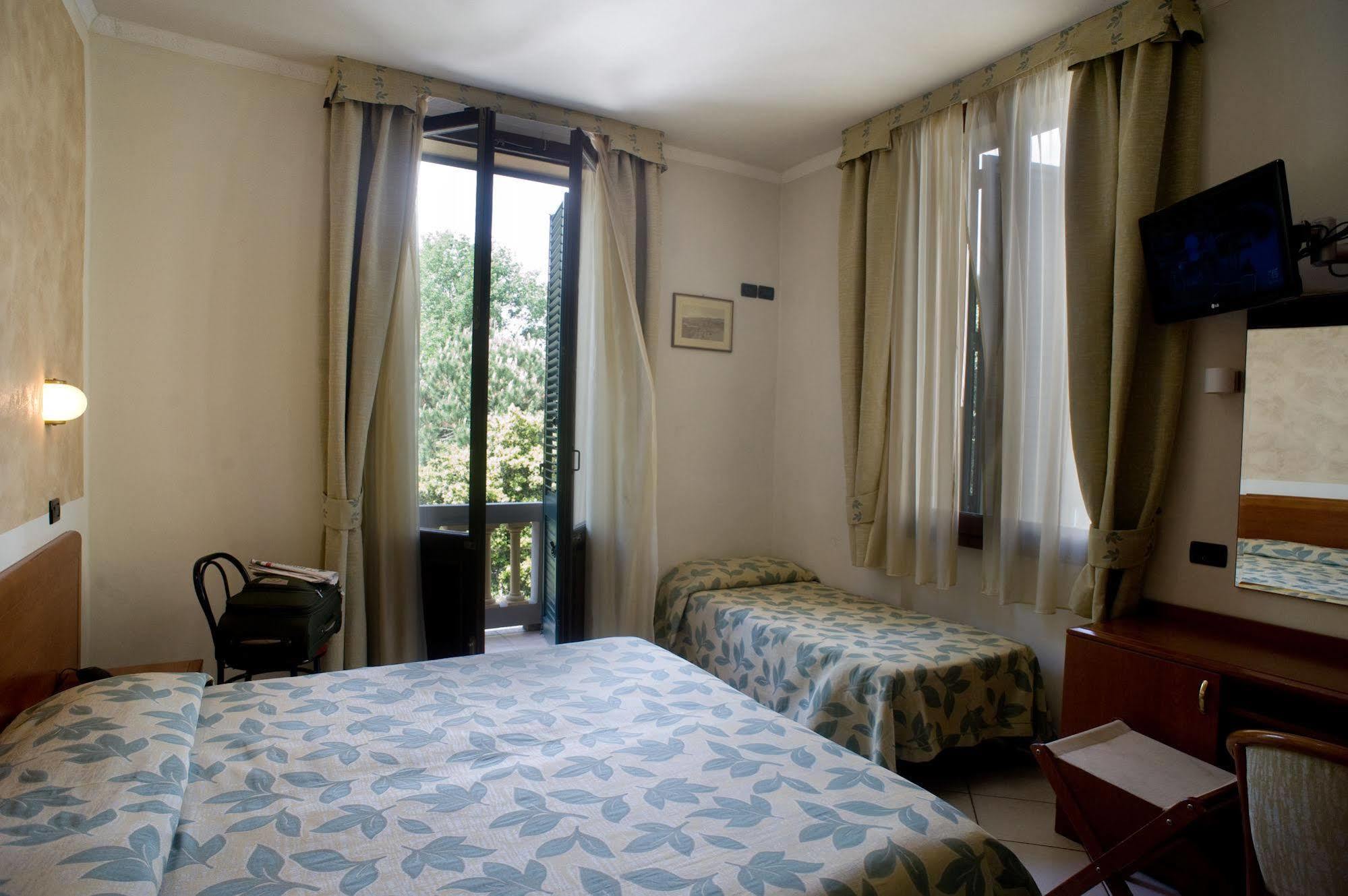 Hotel Vittoria Viareggio Ngoại thất bức ảnh