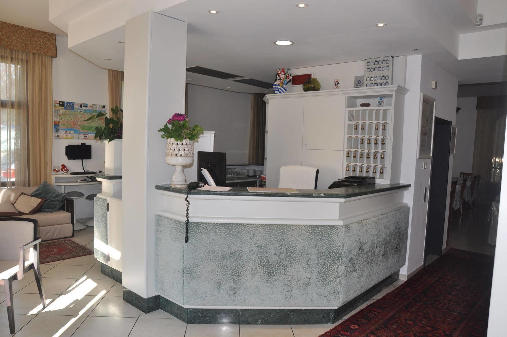Hotel Vittoria Viareggio Ngoại thất bức ảnh