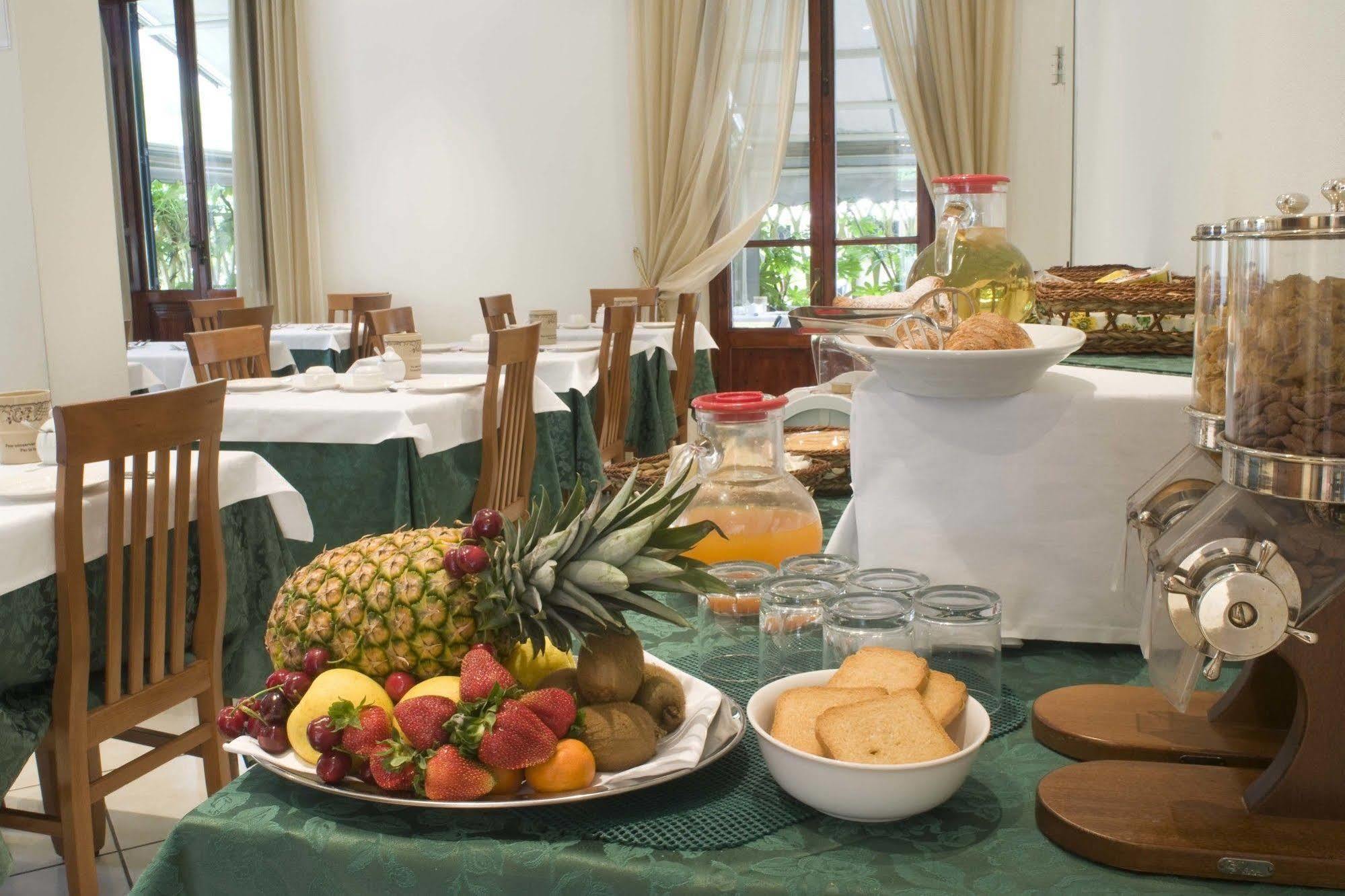 Hotel Vittoria Viareggio Ngoại thất bức ảnh
