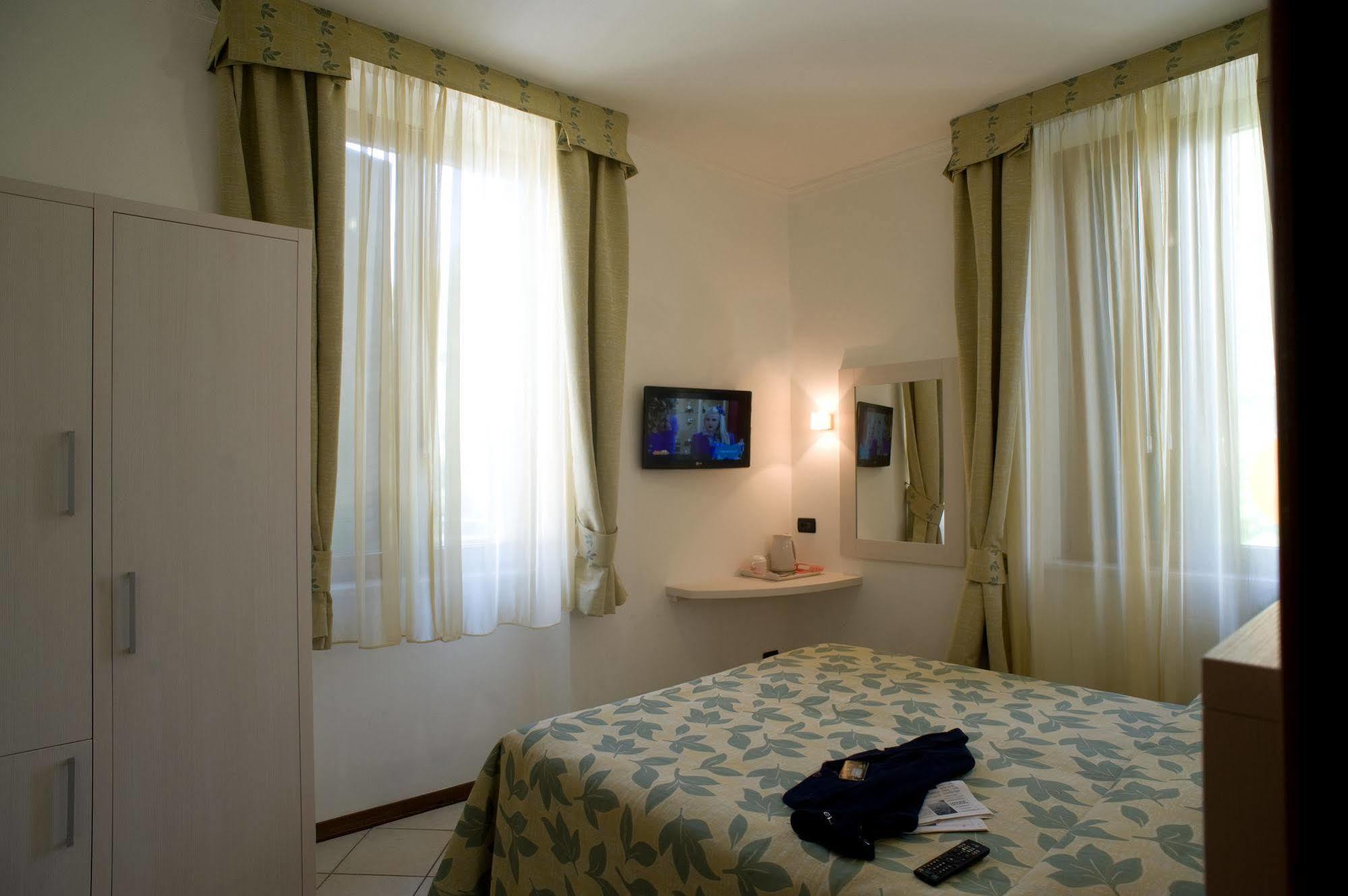 Hotel Vittoria Viareggio Ngoại thất bức ảnh
